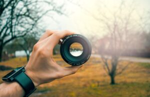 Lilla streger på fotos – Derfor oplever du “chromatic aberration”, og sådan retter du det Kromatisk afvigelse